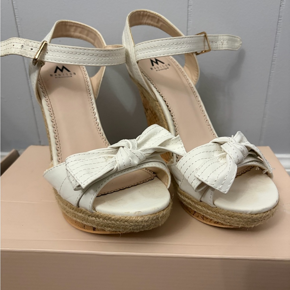 Madison by Shoe Dazzle White Bow Espadrille Wedge Sandals